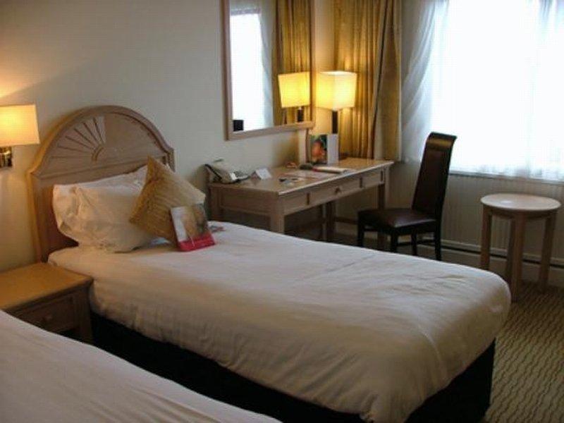 Britannia Leeds 3*